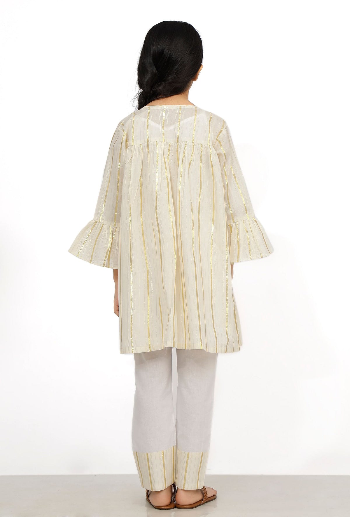 Set of 3: Sand White Cotton Slip Kurta with Stripe Pants and Cape サイズ 8〜9歳