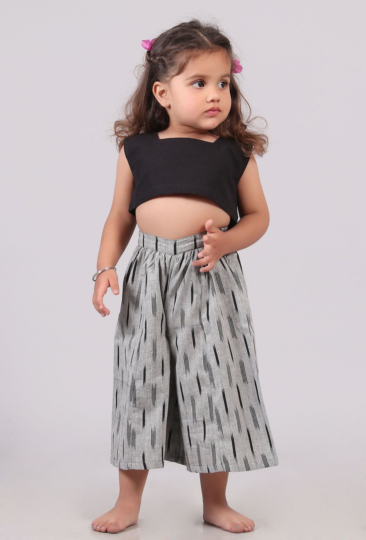 Set of 2: Black Cotton Crop Top with Pants サイズ 4〜5歳