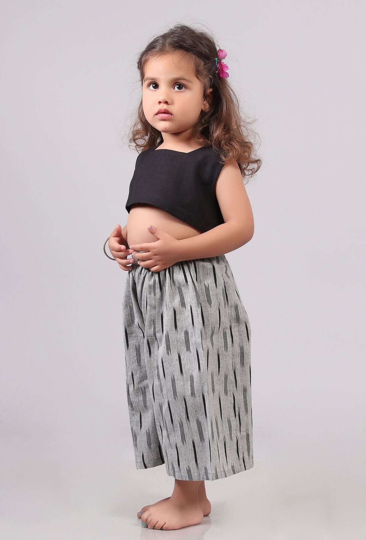 Set of 2: Black Cotton Crop Top with Pants サイズ 4〜5歳
