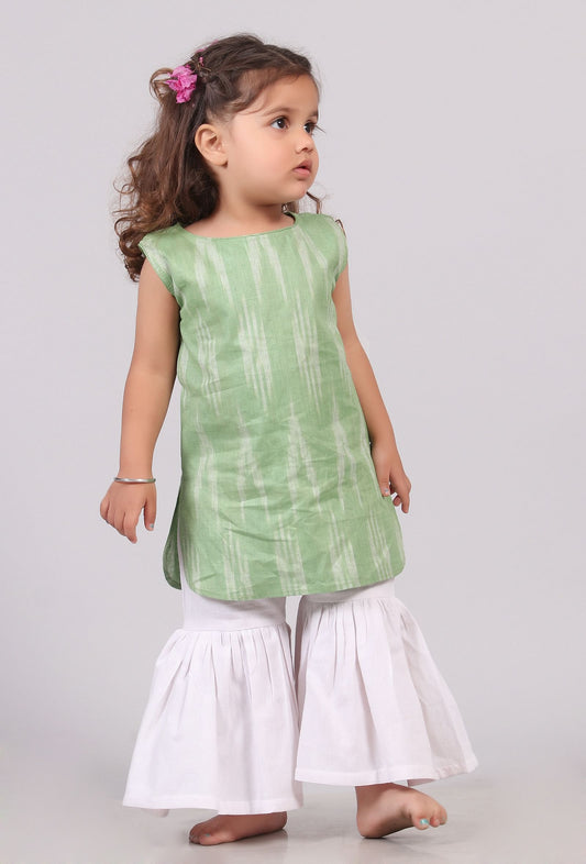Set of 2: Green Ikat Straight Kurta with Sharara Pants サイズ 5〜6歳