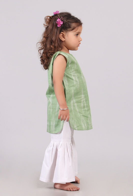 Set of 2: Green Ikat Straight Kurta with Sharara Pants サイズ 5〜6歳