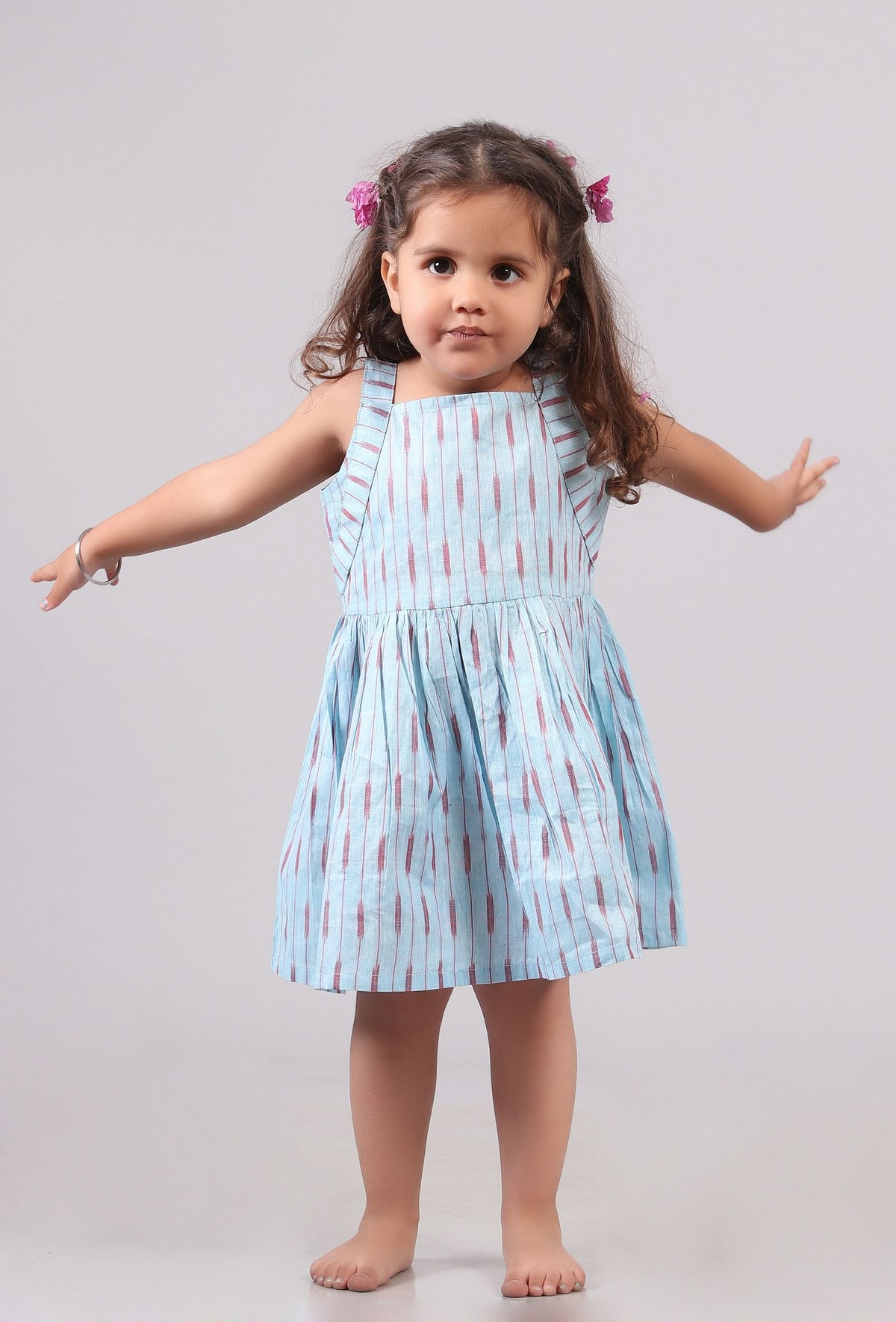 Sky Blue Ikat Sleeveless Flared Dress サイズ 3〜4歳