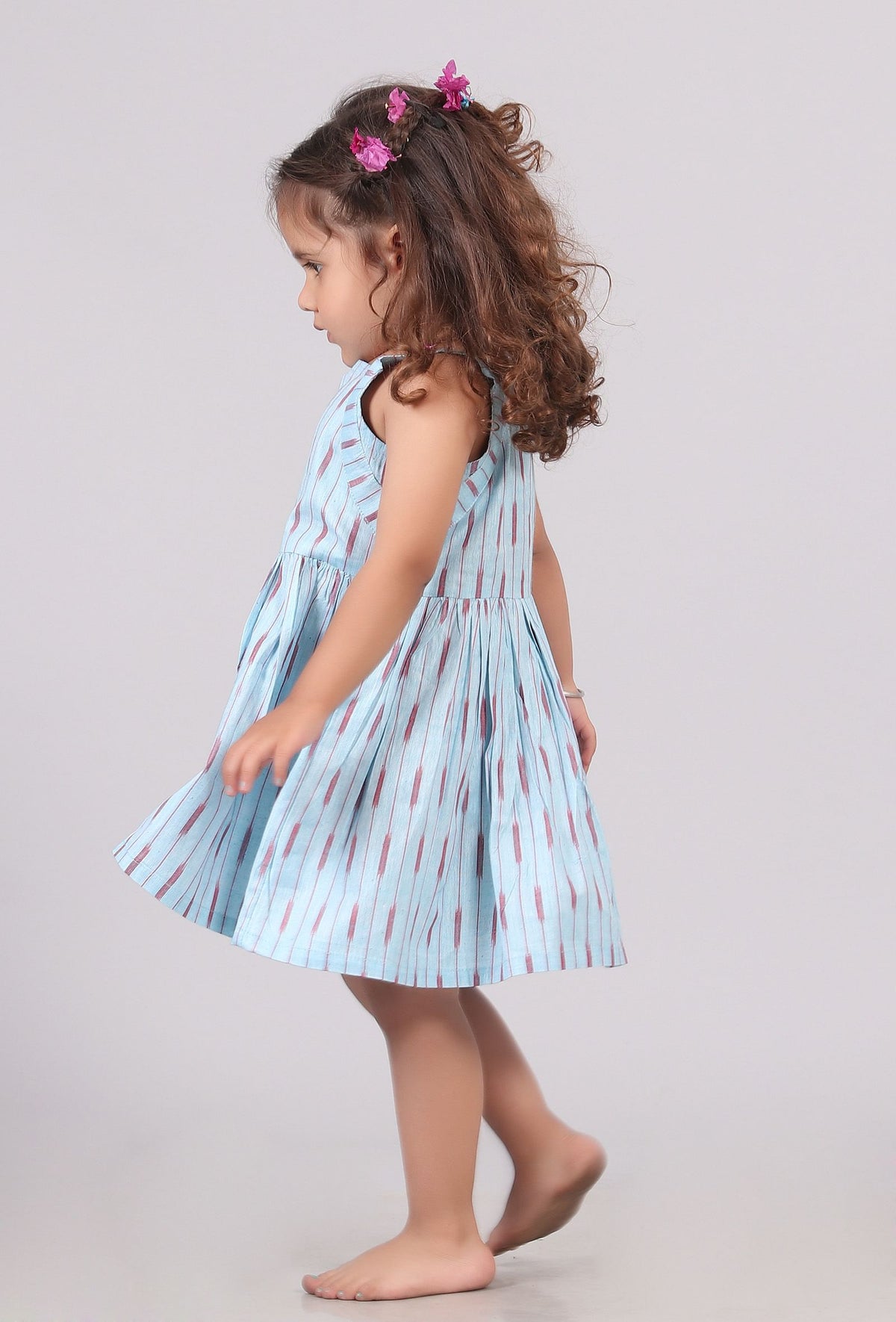 Sky Blue Ikat Sleeveless Flared Dress サイズ 3〜4歳