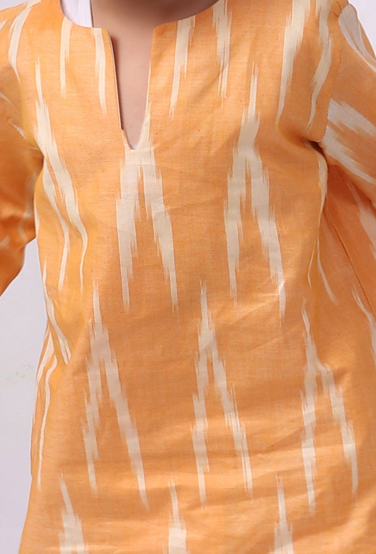 Set of 2: Mustard Yellow Ikat Kurta with White Dhoti Pants サイズ 6〜7歳