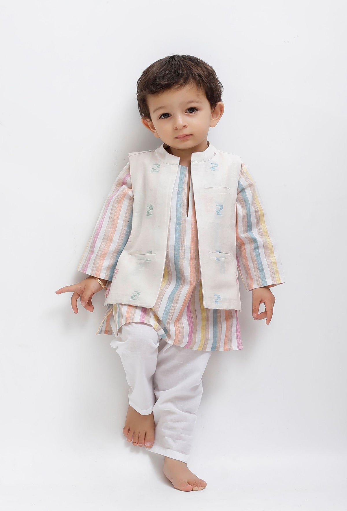 Set of 3: White Striped Kurta and White Pant with White Dobby Nehru Jacket サイズ 0〜1歳