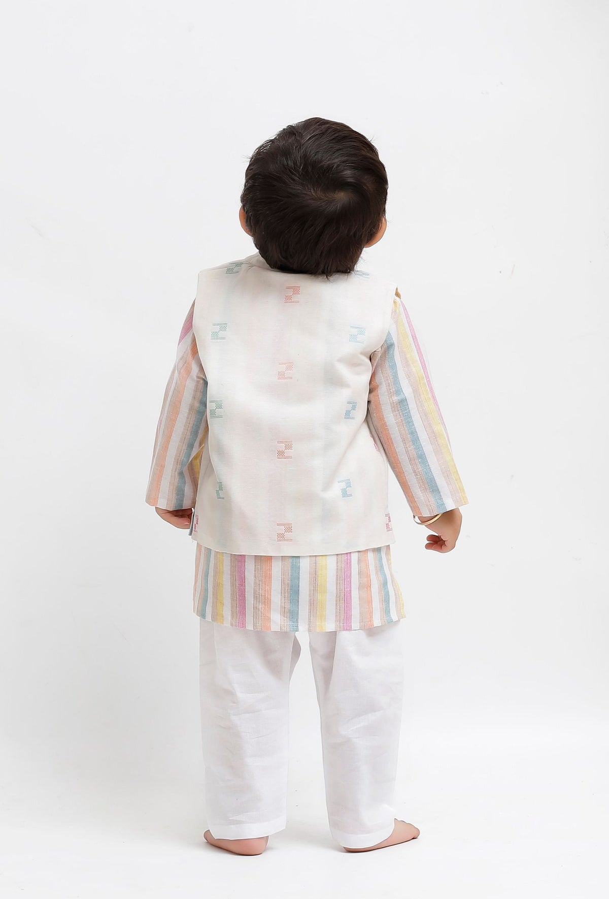 Set of 3: White Striped Kurta and White Pant with White Dobby Nehru Jacket サイズ 0〜1歳