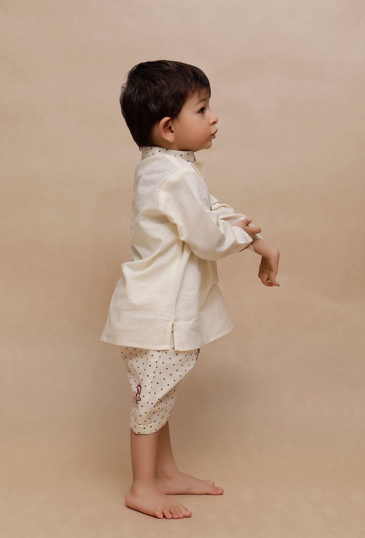 Set of 2: Beige Dots with Floral Printed Shirt and Beige Dots with Floral Printed Capri サイズ 7〜8歳