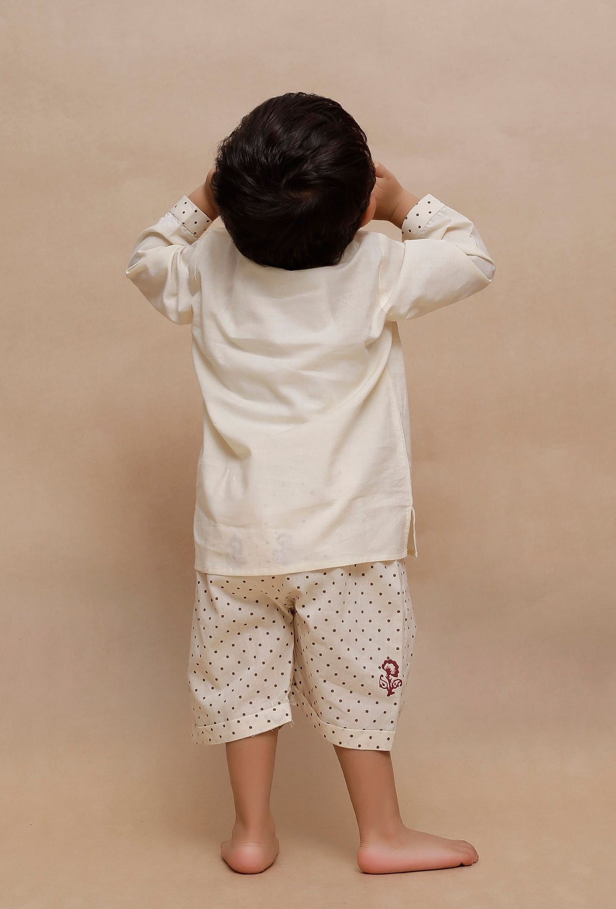 Set of 2: Beige Dots with Floral Printed Shirt and Beige Dots with Floral Printed Capri サイズ 7〜8歳