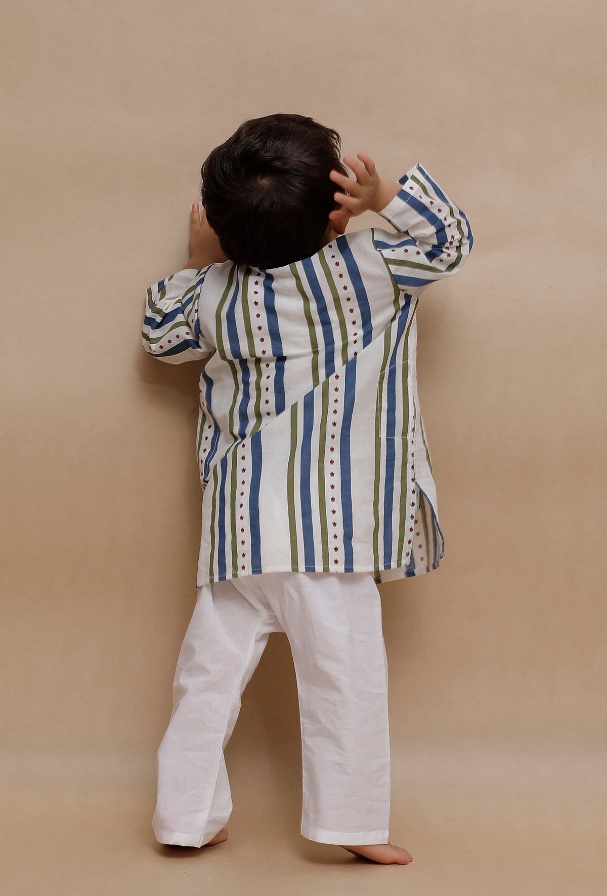 Set of 2: Off-White Multi Color Striped Kurta with Off-White Pant サイズ 5〜6歳