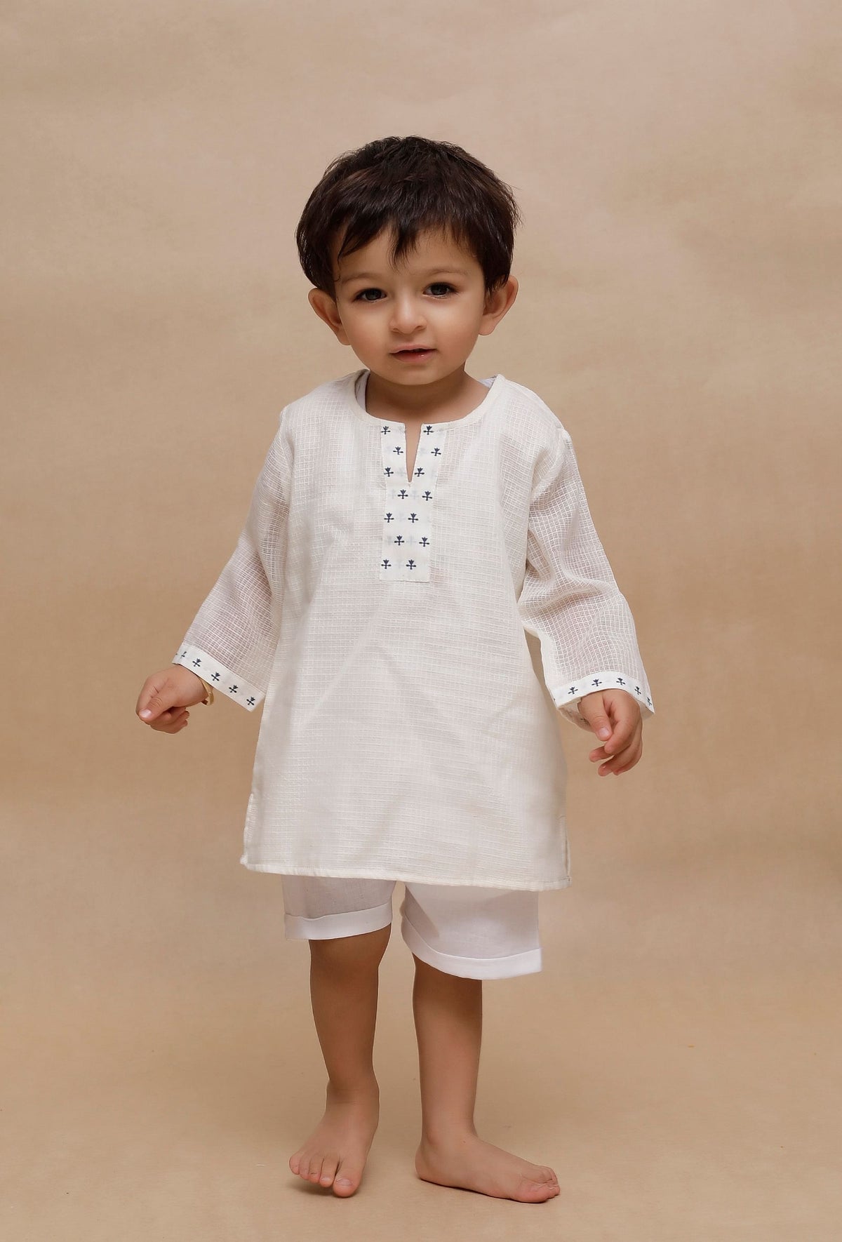 Set of 2: White Kota Shirt and White Short サイズ 6〜7歳