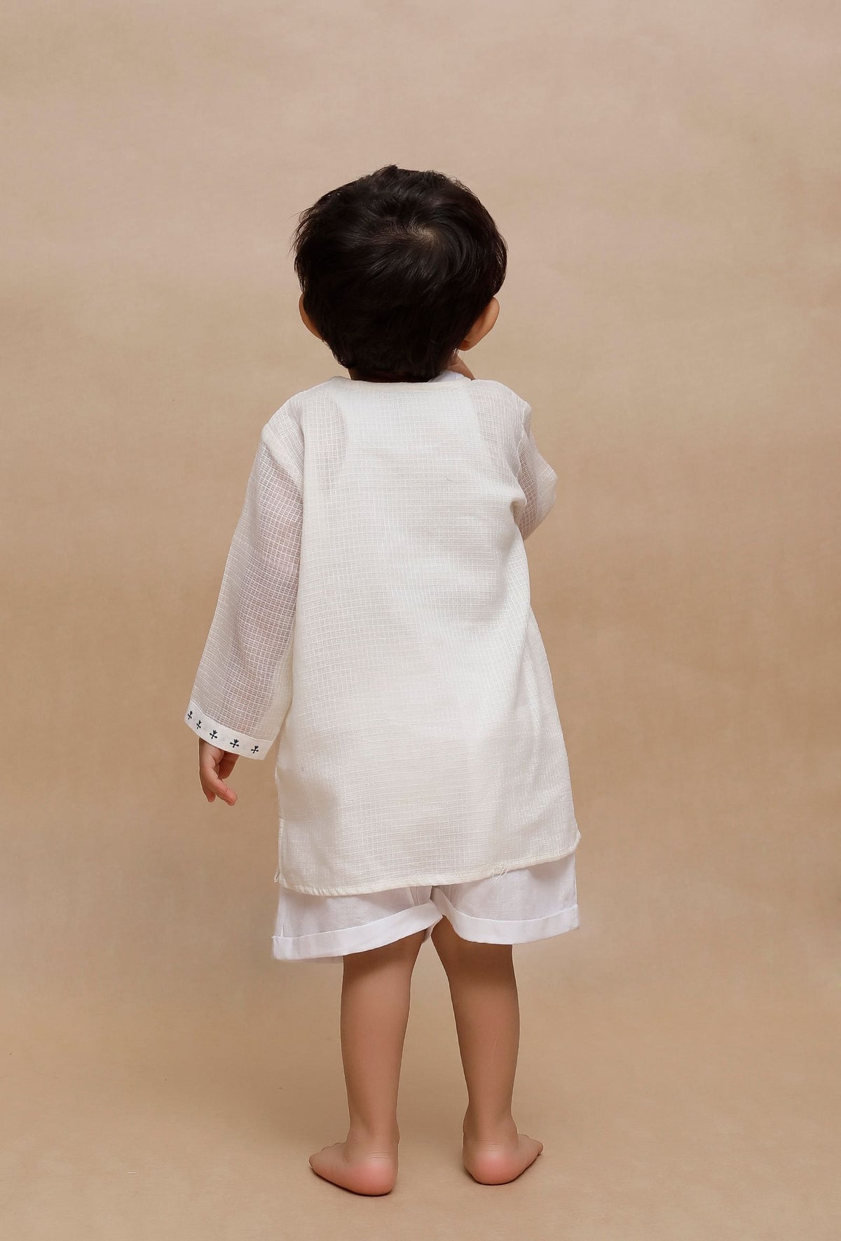 Set of 2: White Kota Shirt and White Short サイズ 6〜7歳