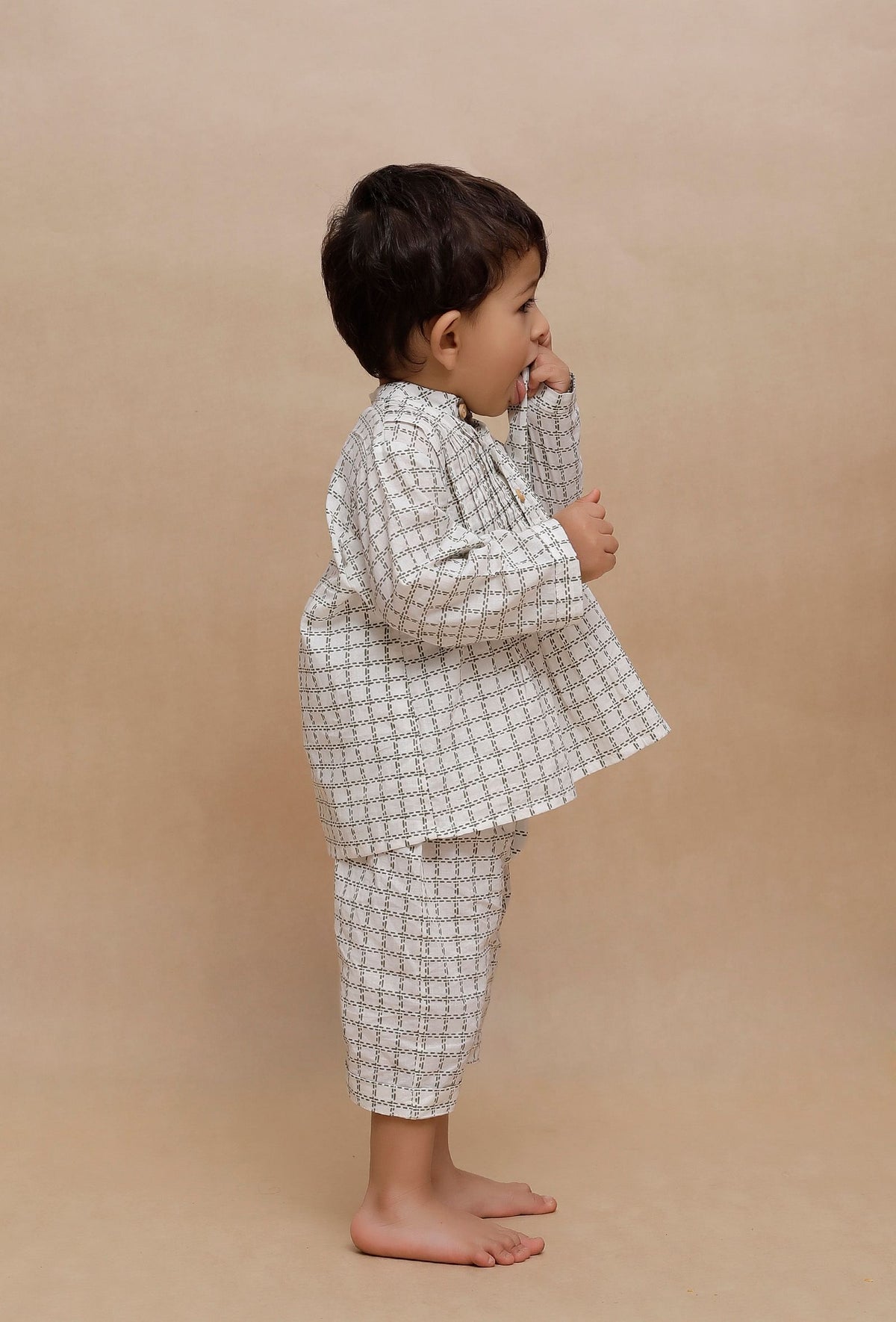 Set of 2: Off-White Check Printed Shirt with Off-White Check Printed Capri サイズ 4〜5歳