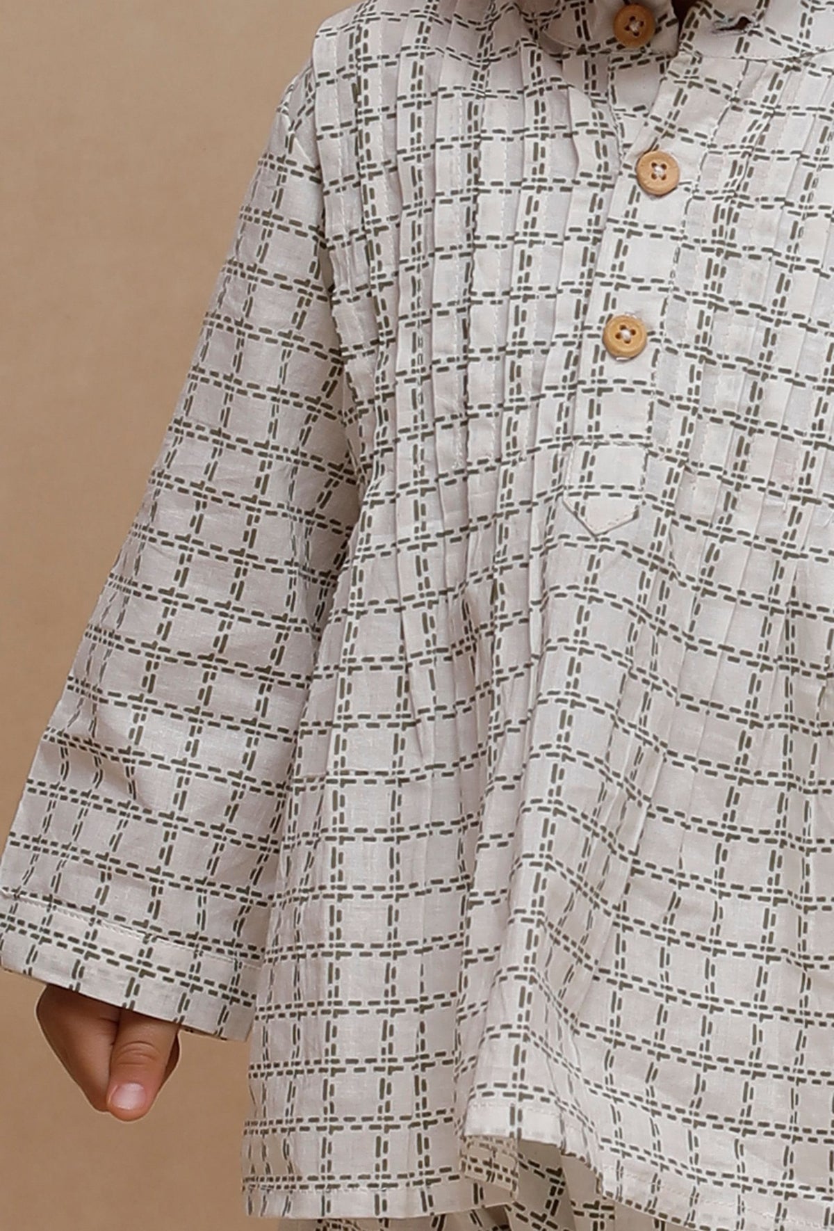 Set of 2: Off-White Check Printed Shirt with Off-White Check Printed Capri サイズ 4〜5歳