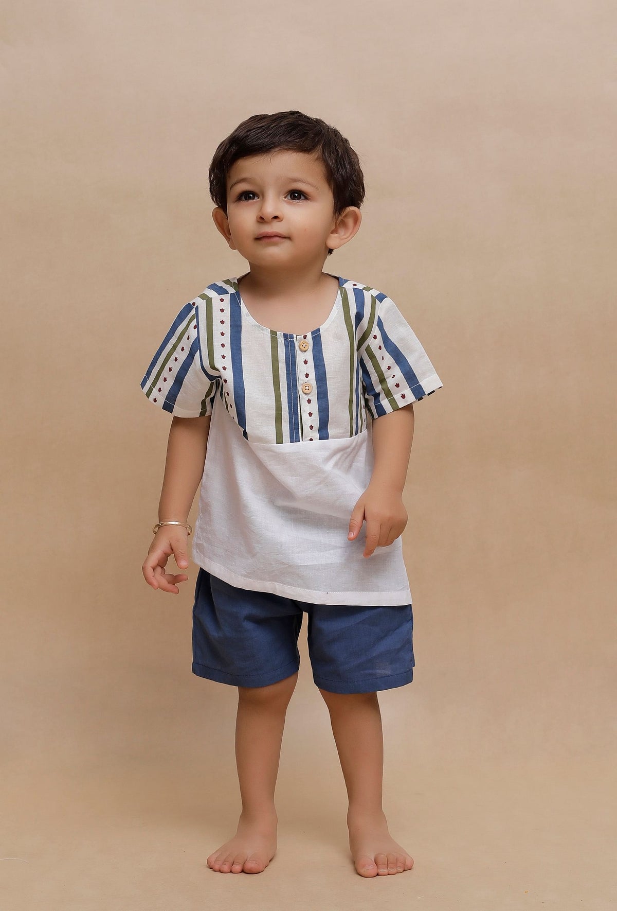 Set of 2: Off-White Multi Color Striped T-Shirt and Blue Short サイズ 6〜9か月