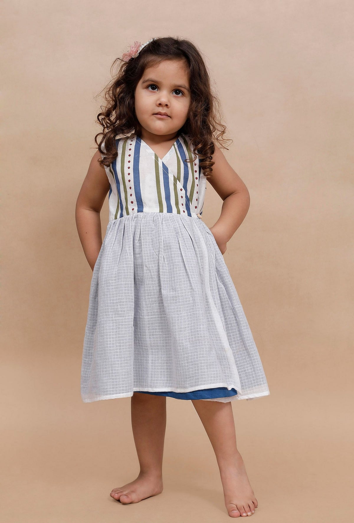 Off-White Multi Colored Striped Dress サイズ 6〜7歳