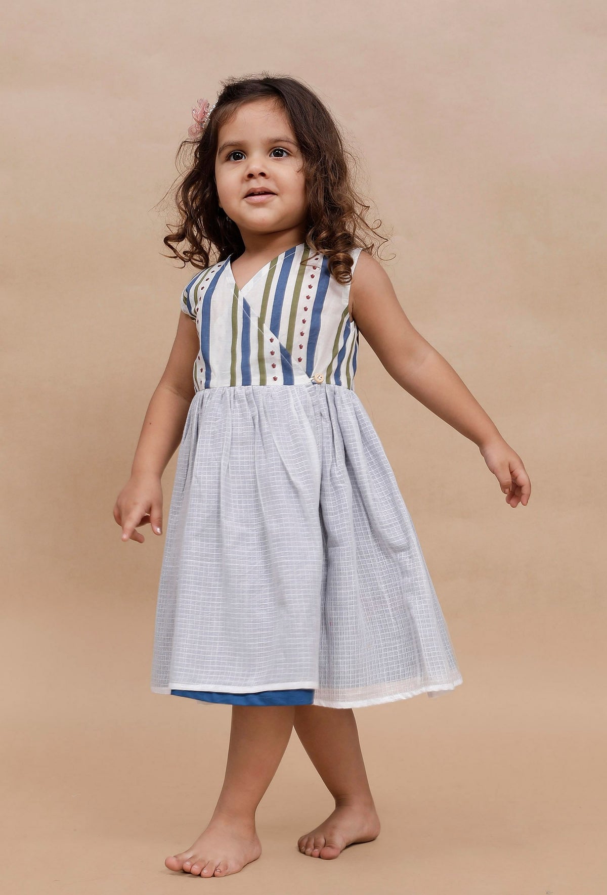 Off-White Multi Colored Striped Dress サイズ 6〜7歳