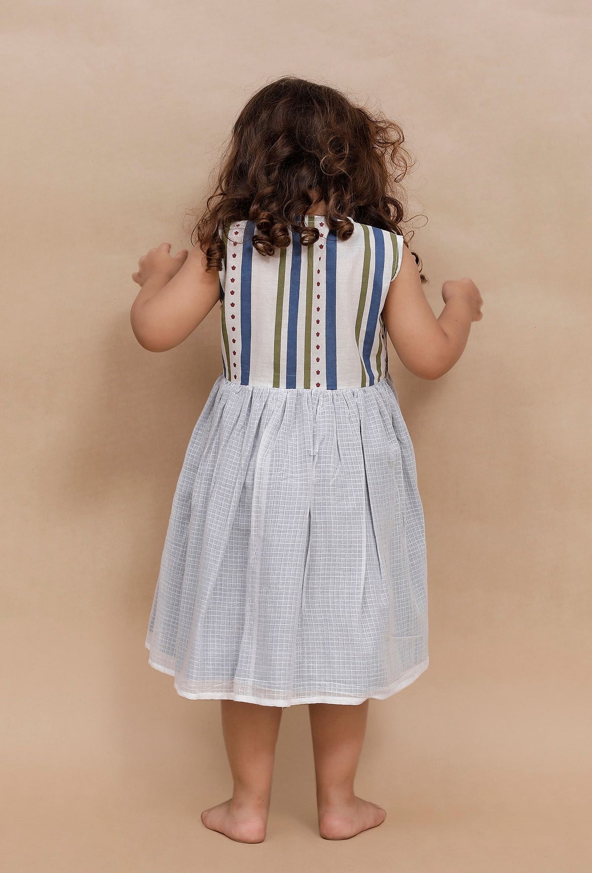 Off-White Multi Colored Striped Dress サイズ 4〜5歳