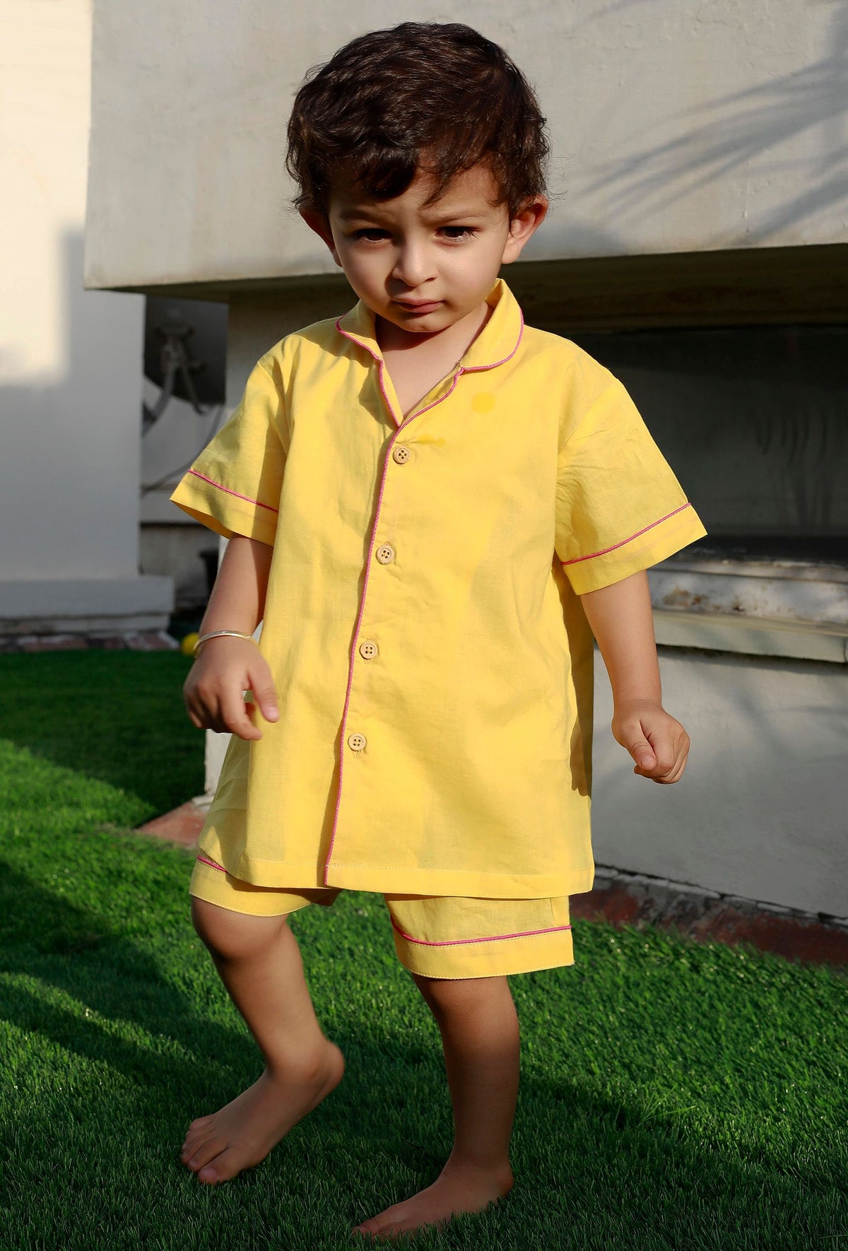 Set of 2: Sunshine Yellow Cotton Shirt and Yellow Short サイズ 9〜12か月