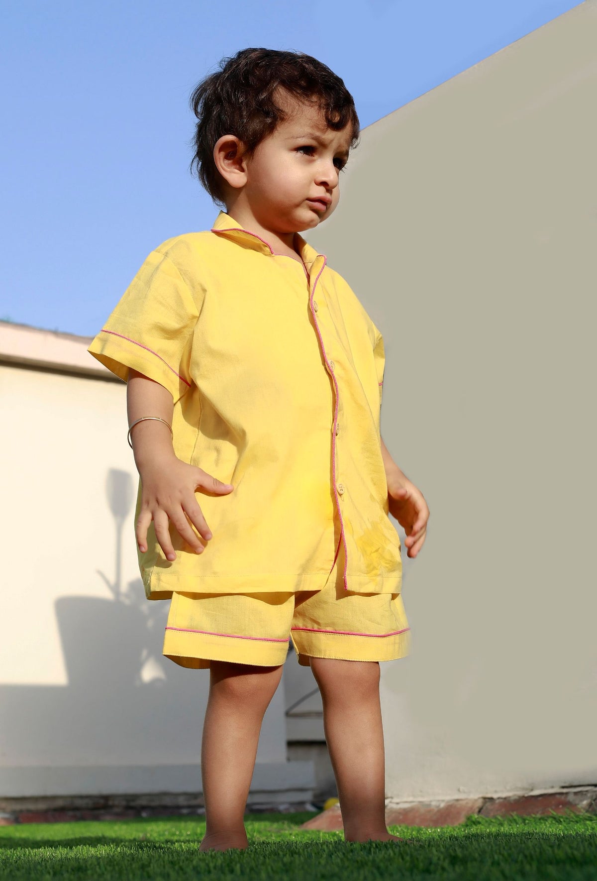 Set of 2: Sunshine Yellow Cotton Shirt and Yellow Short サイズ 9〜12か月
