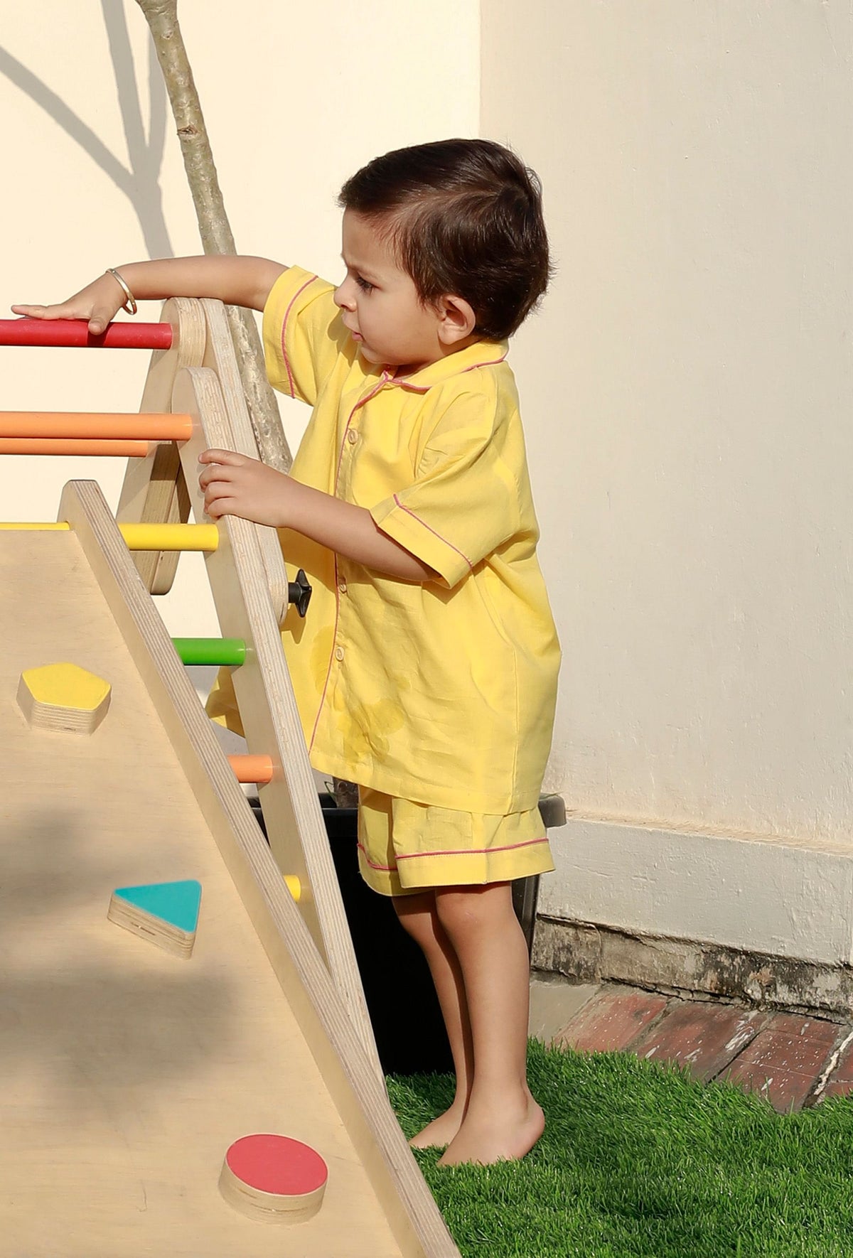 Set of 2: Sunshine Yellow Cotton Shirt and Yellow Short サイズ 9〜12か月