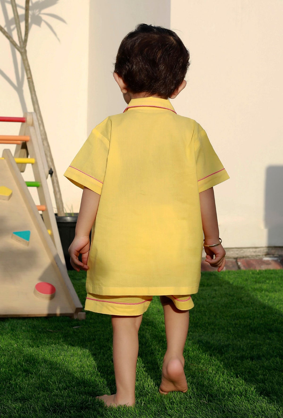 Set of 2: Sunshine Yellow Cotton Shirt and Yellow Short サイズ 9〜12か月