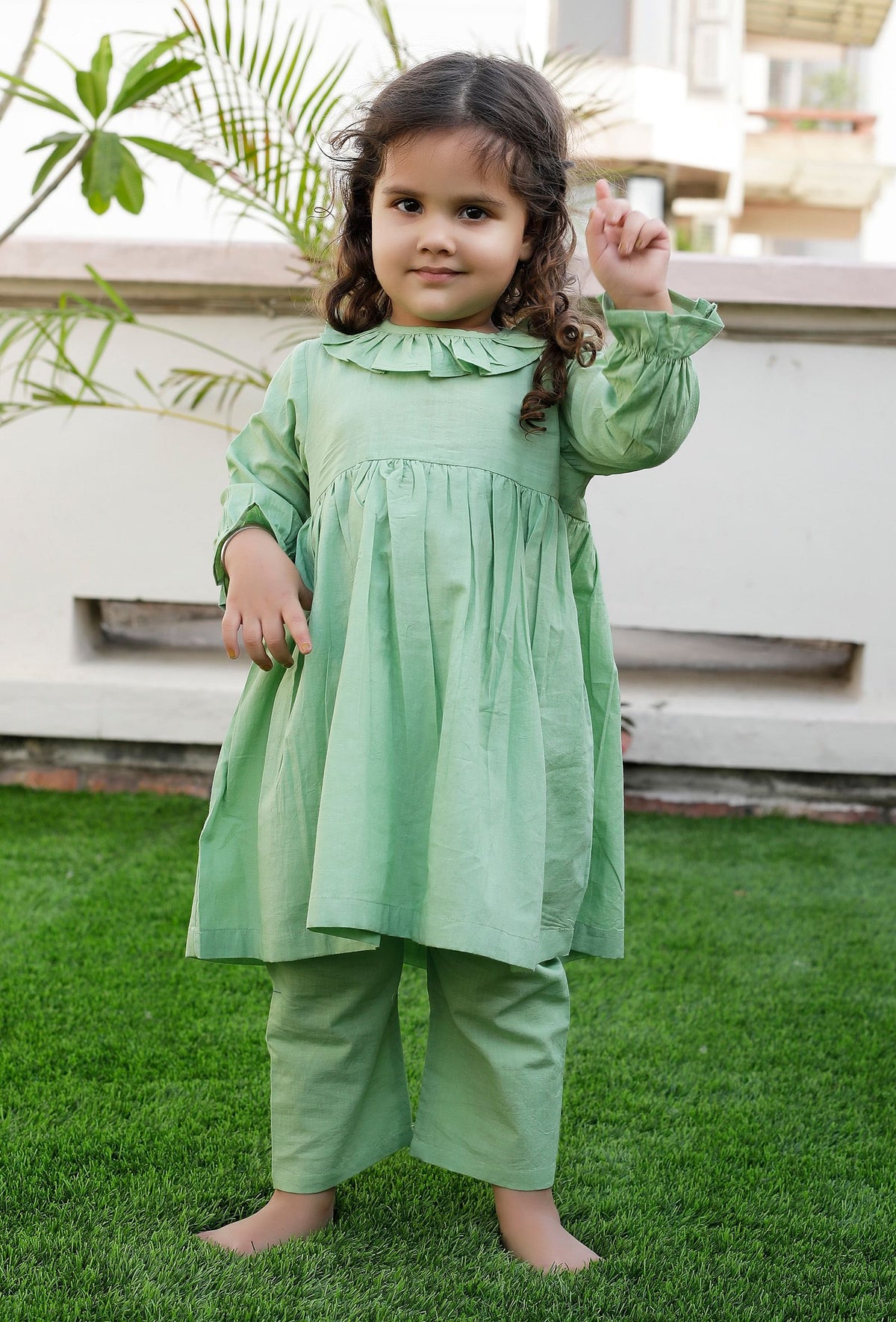Set of 2: Oly Green Cotton Shirt and Green Pant サイズ 2〜3歳