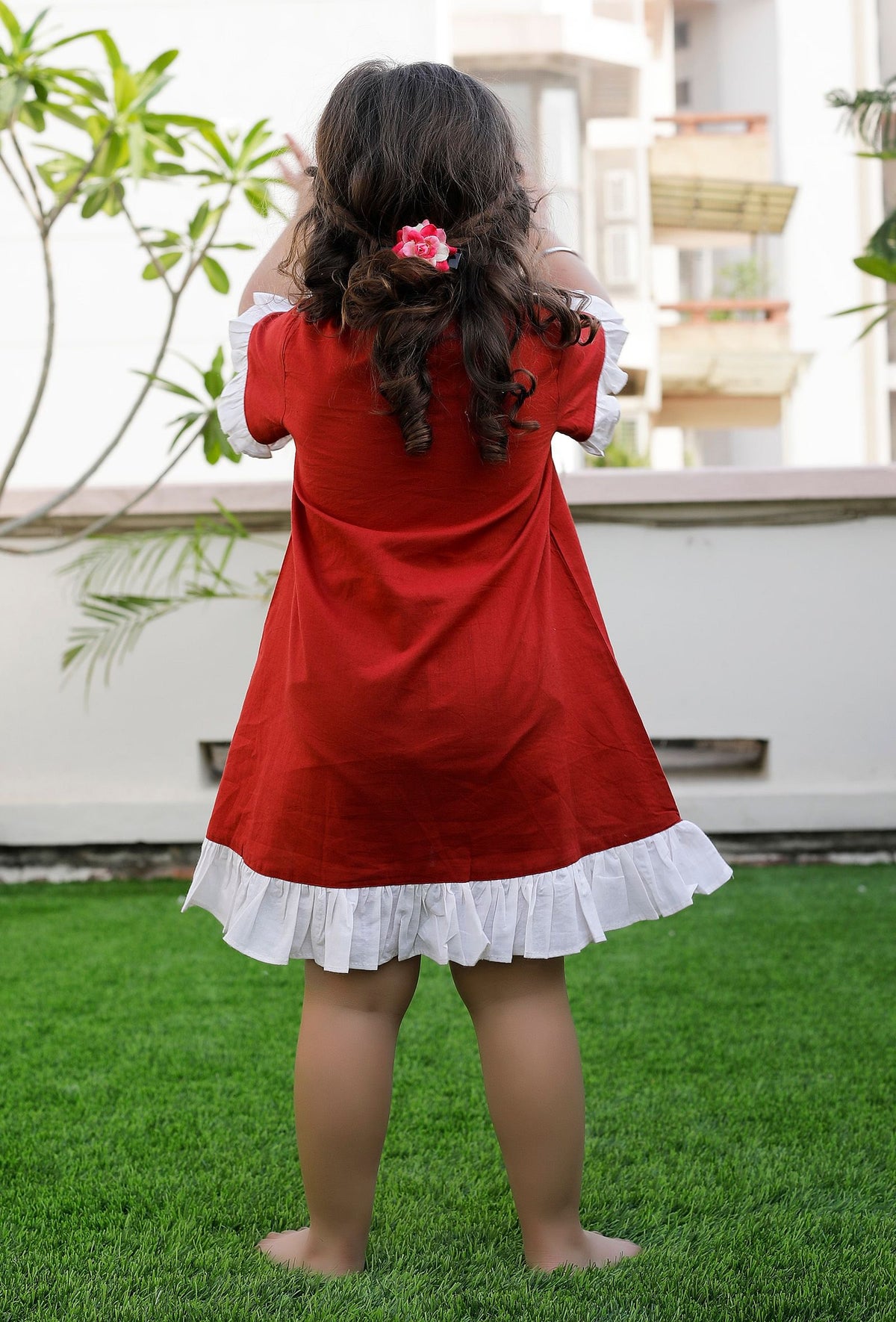 Snow Red and Off-White Cotton Dress サイズ 9〜10歳