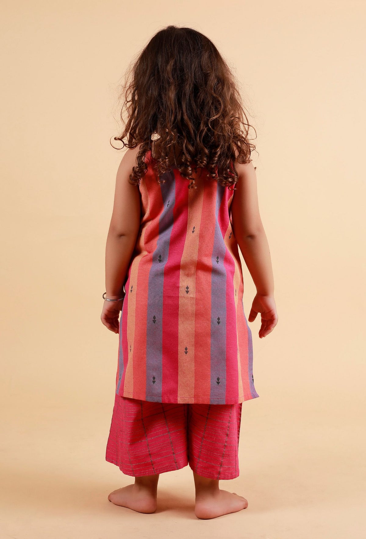 Set of 2: Pink Multicolor Stripe Sleeveless Kurta and Woven Palazzo Pants サイズ 6〜9か月