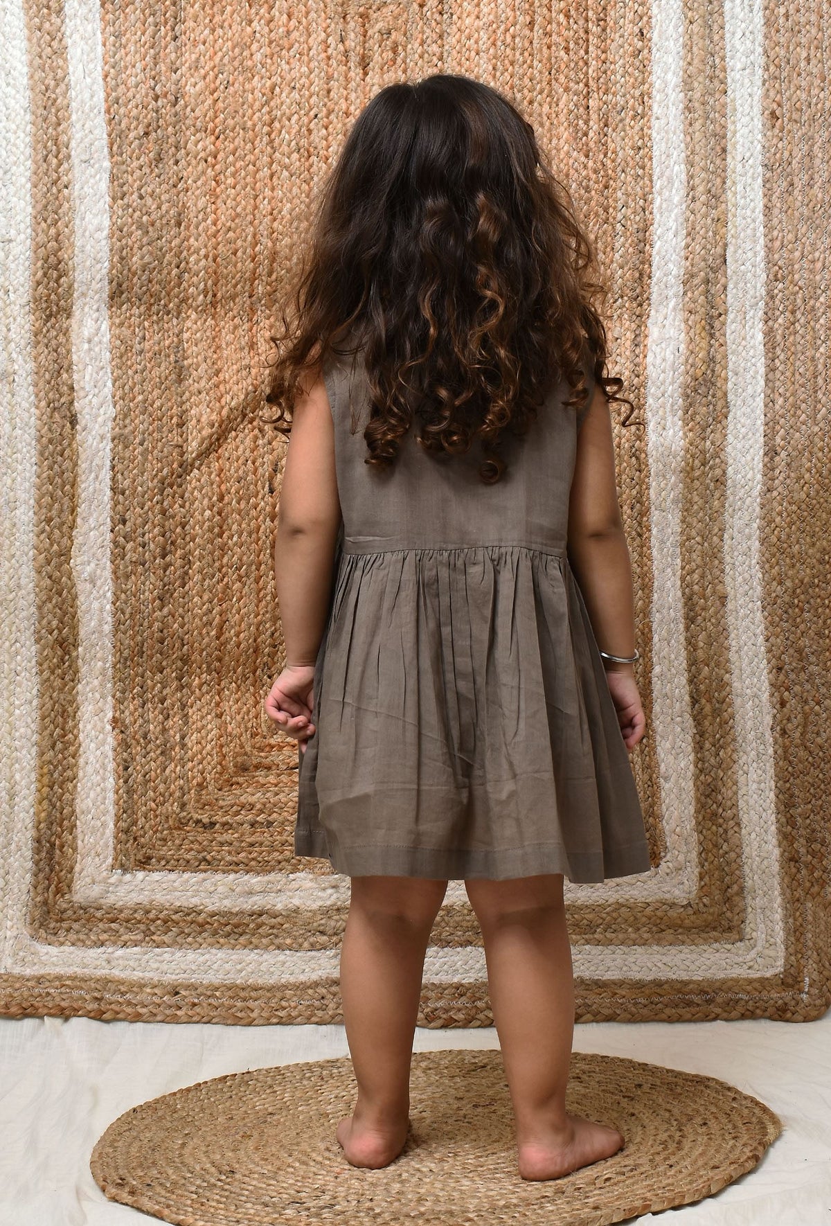 Greyish Brown Mul Mul Dress サイズ 9〜12か月