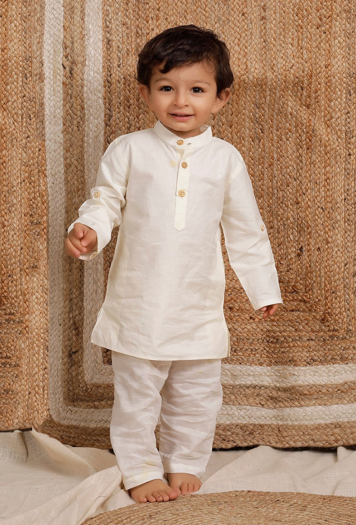 Set of 3: Off White Cotton Silk Kurta, Pyjama & Peach Brocade Nehru Jacket サイズ 7〜8歳