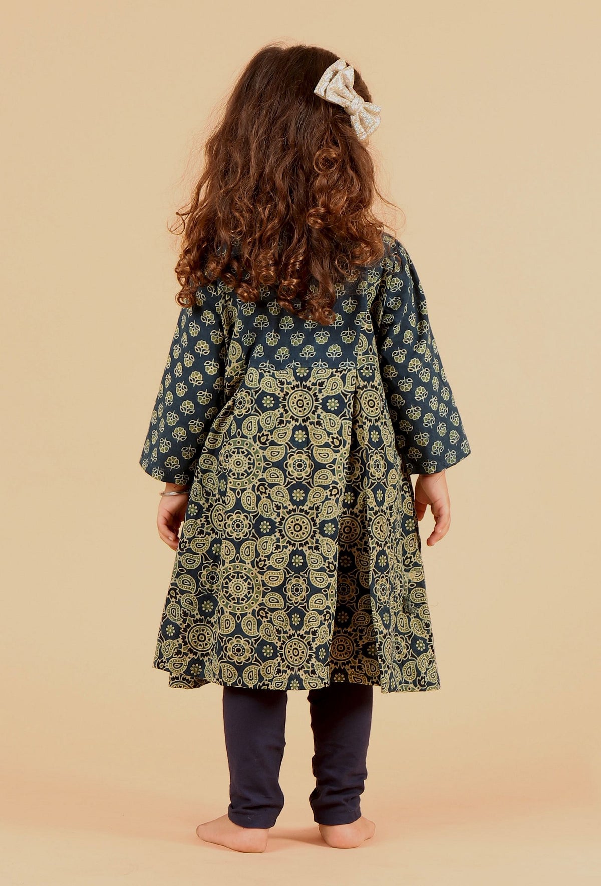 Set of 2: Aria Indigo Multi Ajrakh Print Cotton Kurta & Blue Churidar サイズ 3〜4歳