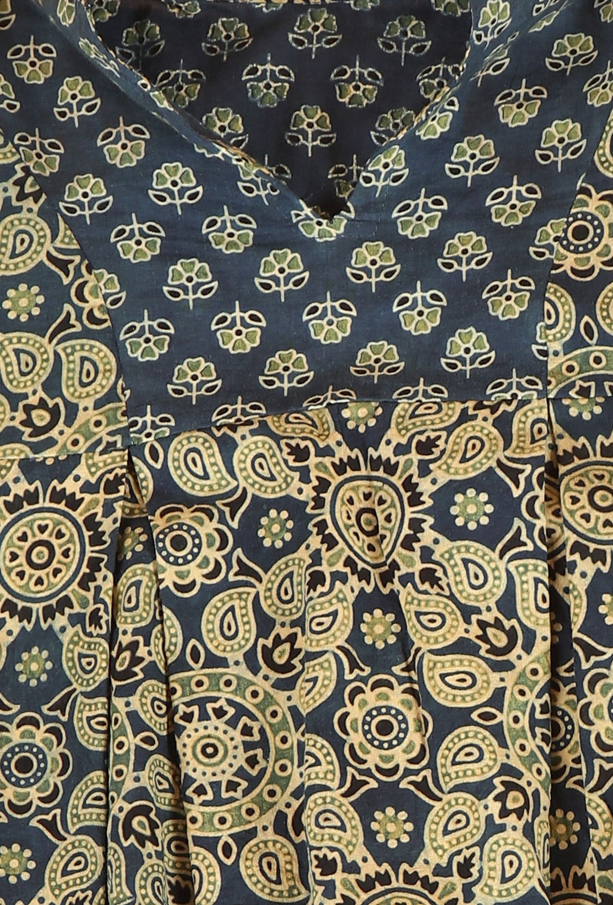 Set of 2: Aria Indigo Multi Ajrakh Print Cotton Kurta & Blue Churidar サイズ 3〜4歳