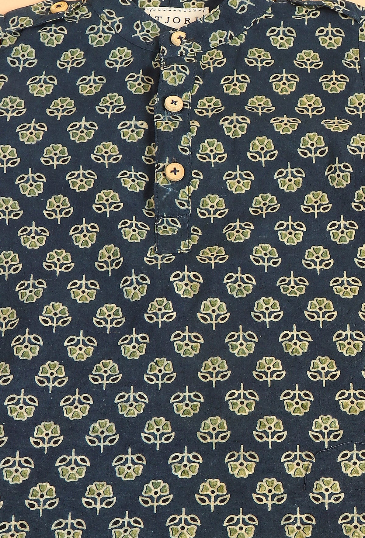 Set of 3: Shray Indigo Cotton Kurta, Black Pyjama & Indigo Ajrakh Print Jacket サイズ 1〜2歳