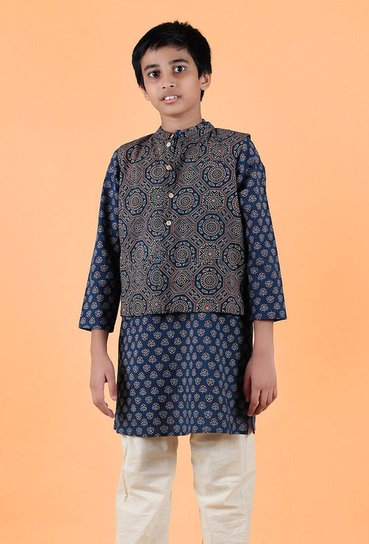 Axel Indigo Ajrakh Print Cotton Nehru Jacket サイズ 7〜8歳