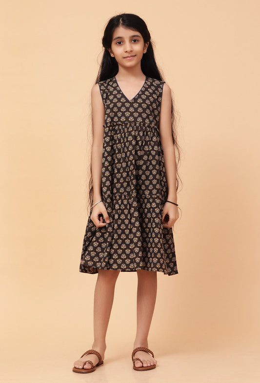 Edie Black Ajrakh Print Cotton Dress サイズ 6〜7歳