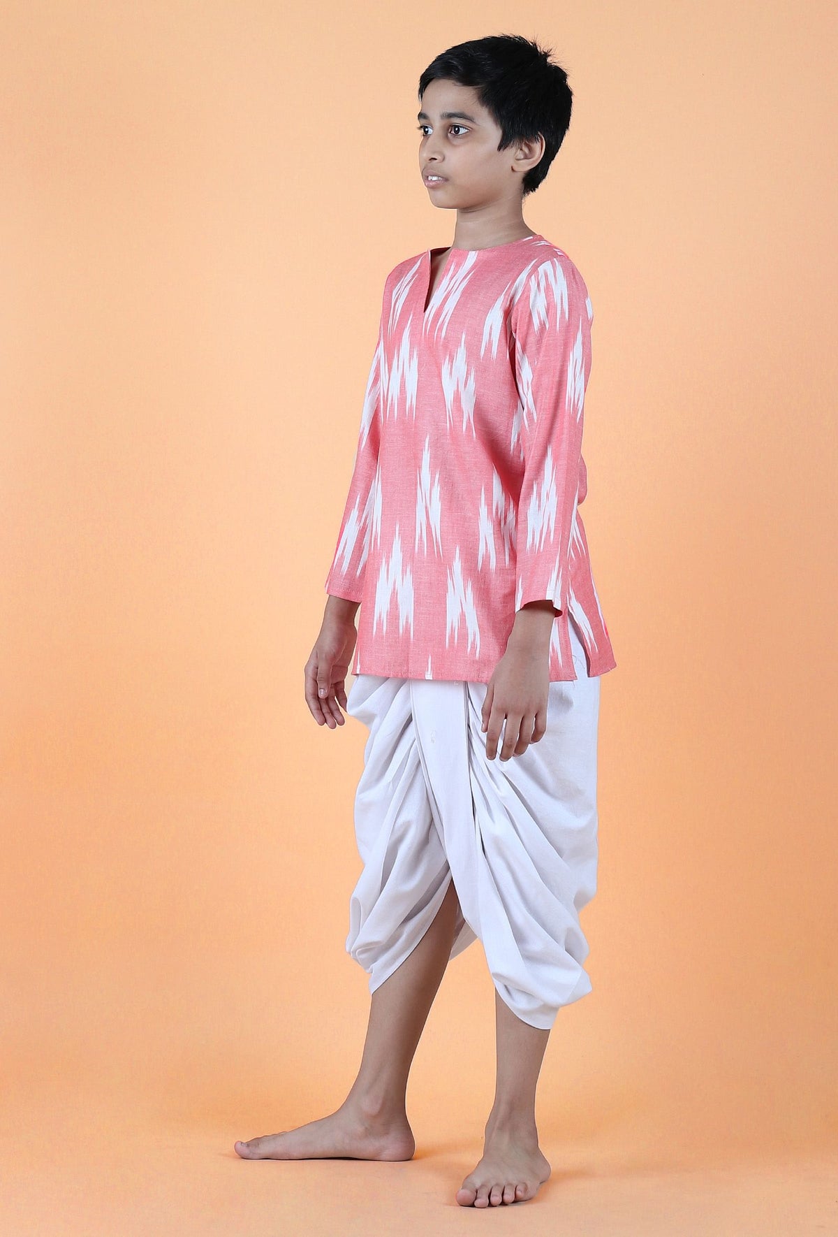 Set of 2 - Pink Ikat Cotton Kurta & White Dhoti Pants サイズ 5〜6歳