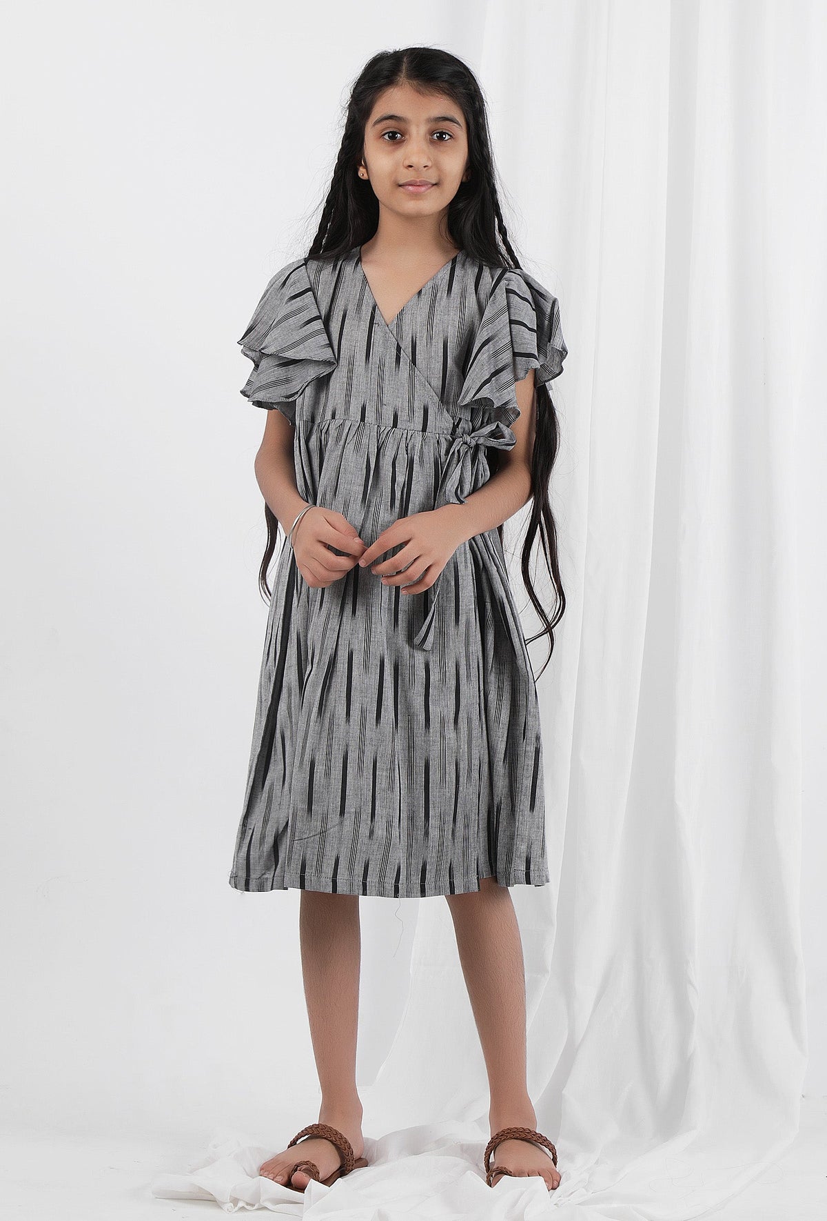 Black Ikat Wrap Around Cotton Dress サイズ 9〜10歳