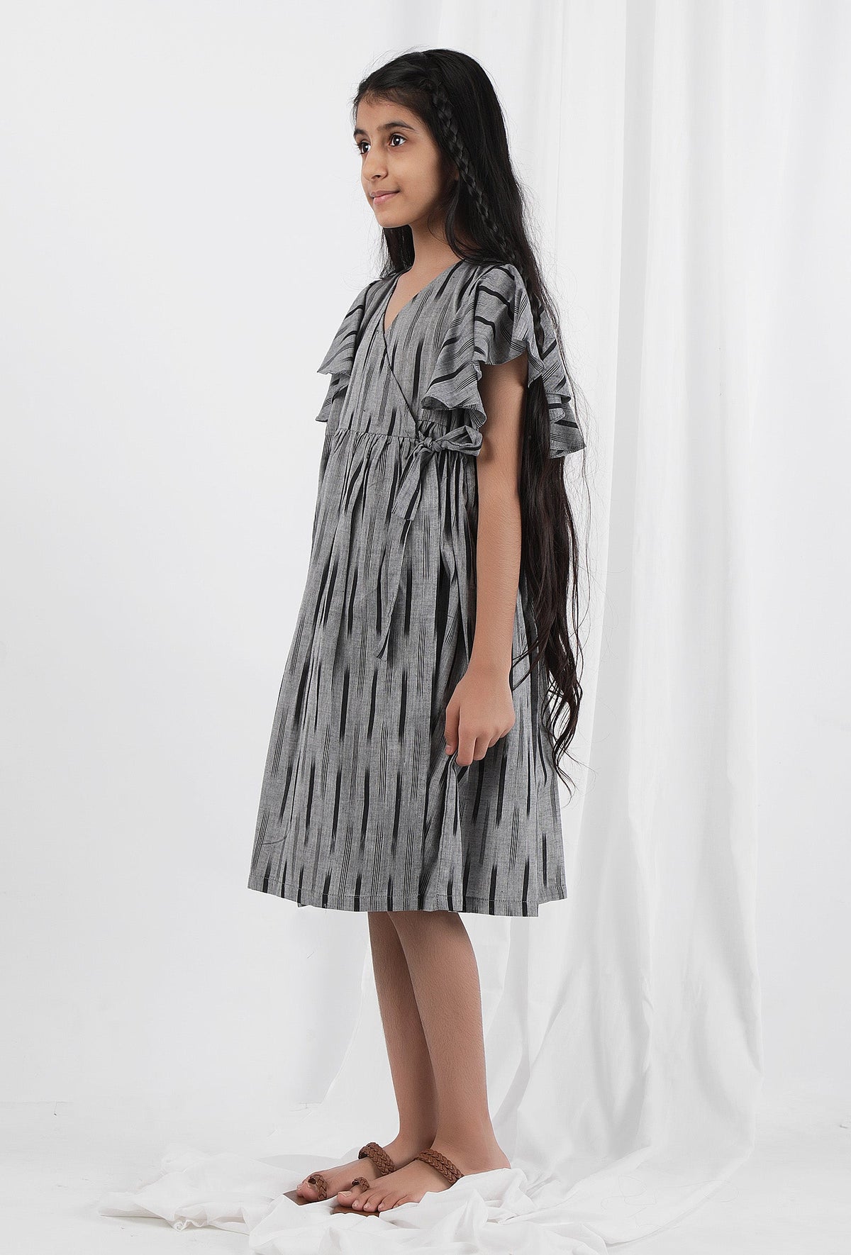 Black Ikat Wrap Around Cotton Dress サイズ 9〜10歳