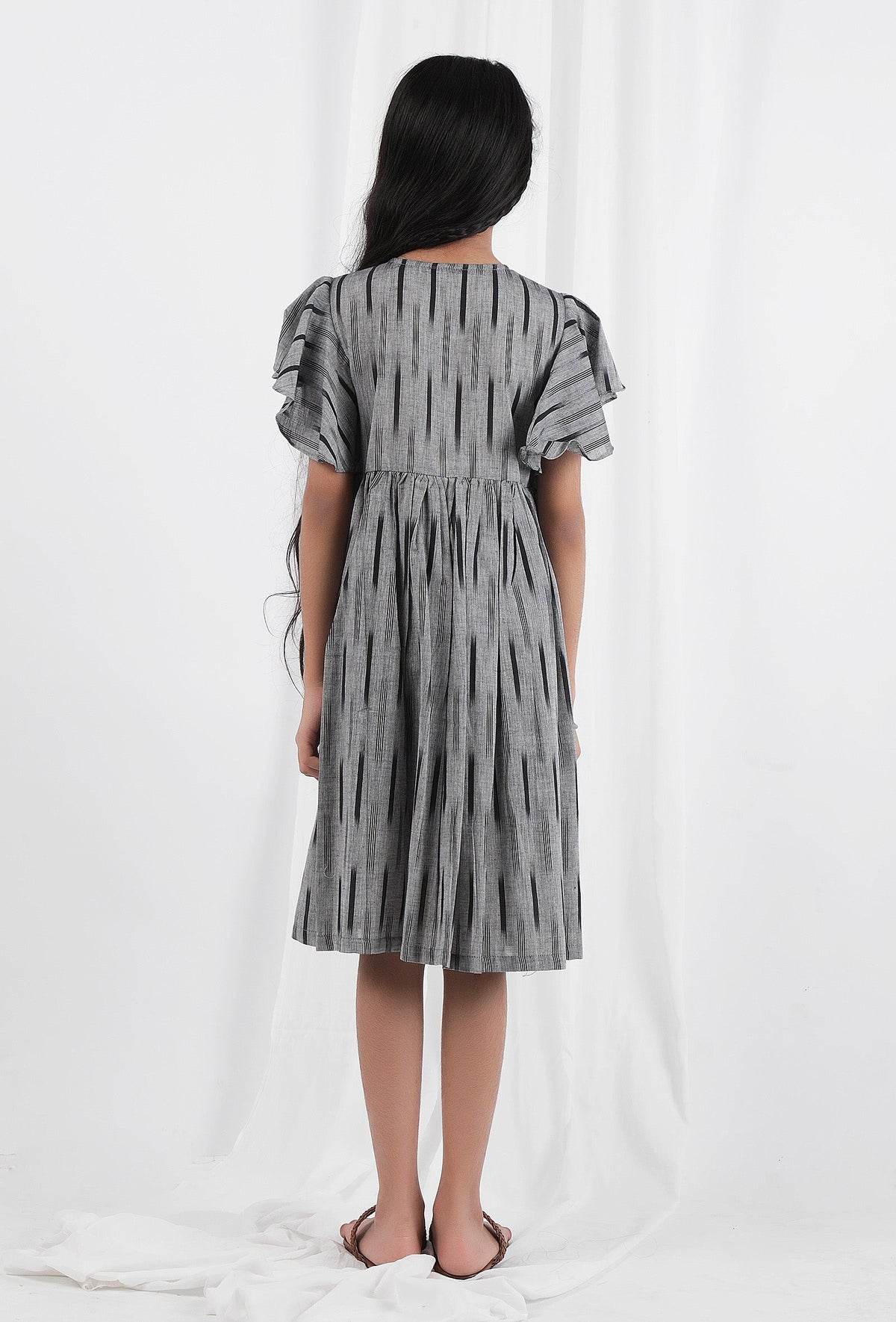 Black Ikat Wrap Around Cotton Dress サイズ 8〜9歳