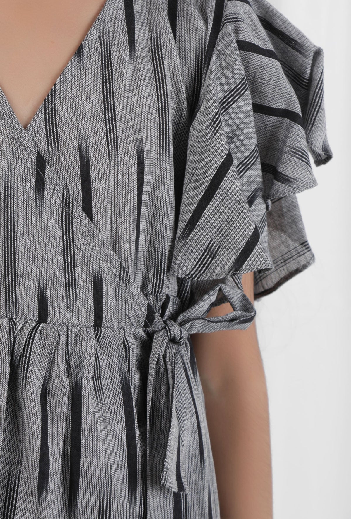 Black Ikat Wrap Around Cotton Dress サイズ 8〜9歳