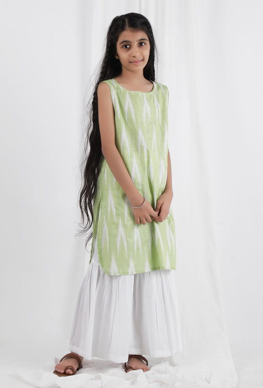 Set of 2: Green Ikat Straight Cotton Kurta & White Sharara Pant サイズ 9〜10歳