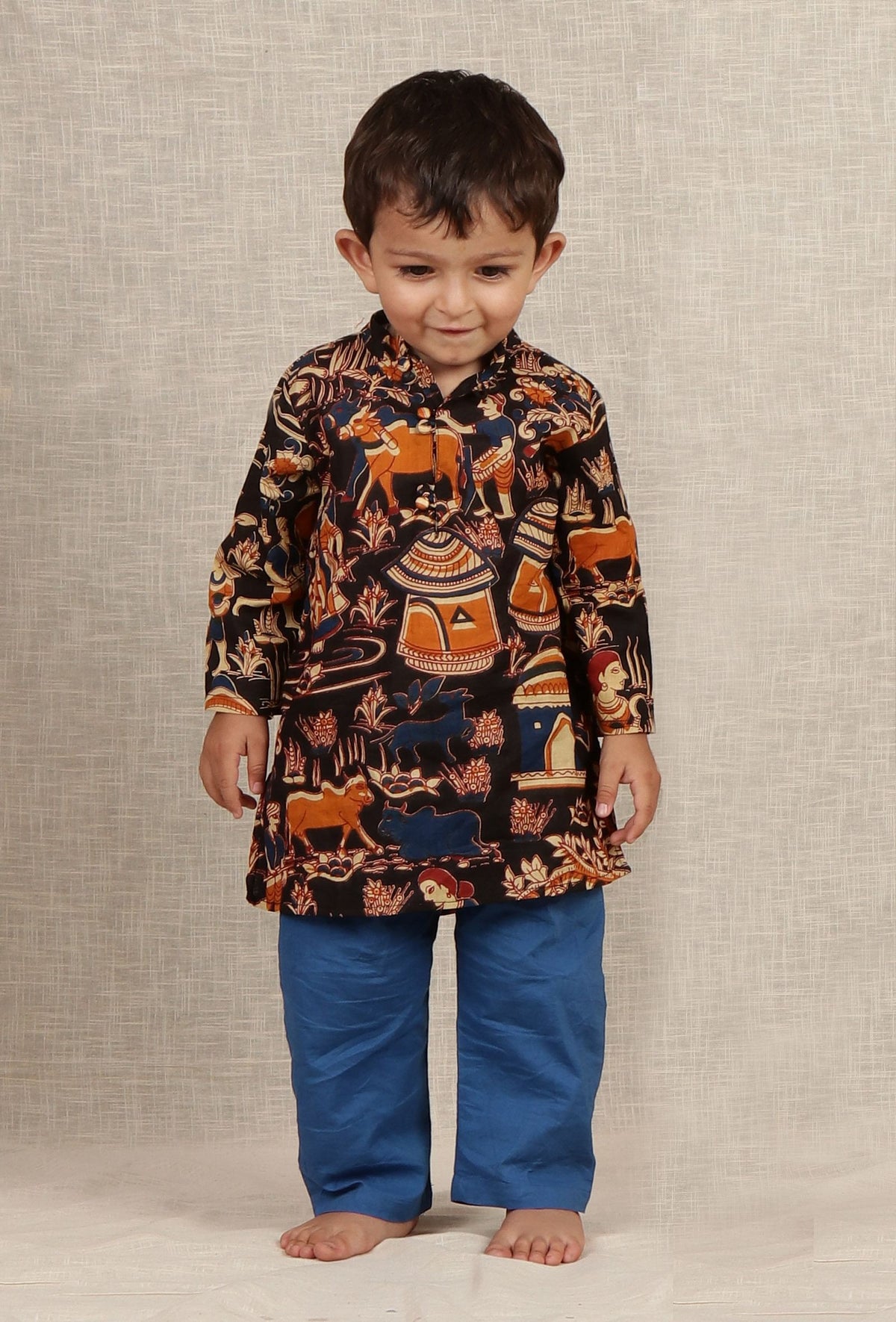 Set of 2: Milan Black Kalamkari Printed Cotton Kurta & Blue Pyjama サイズ 6〜9か月