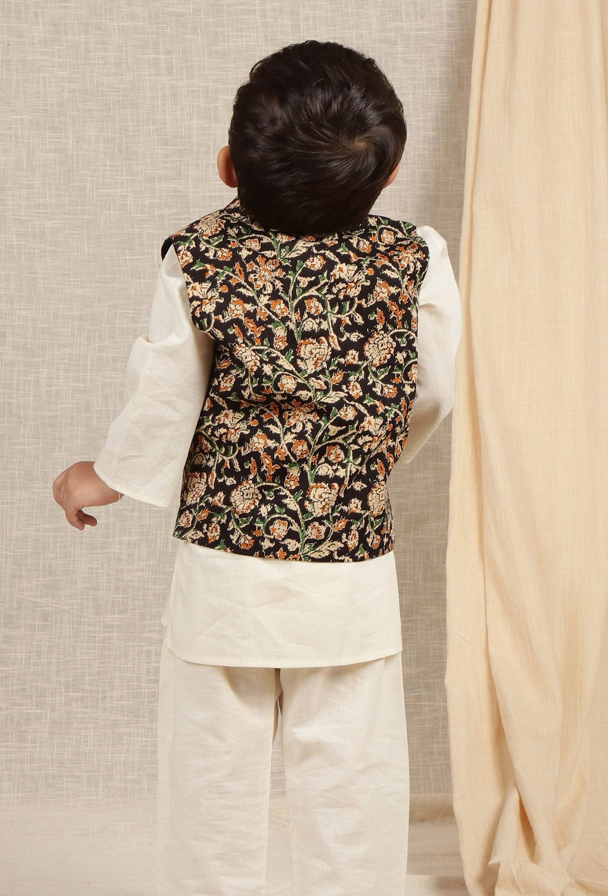 Caitya Black Kalamkari Printed Cotton Nehru Jacket サイズ 6〜9か月