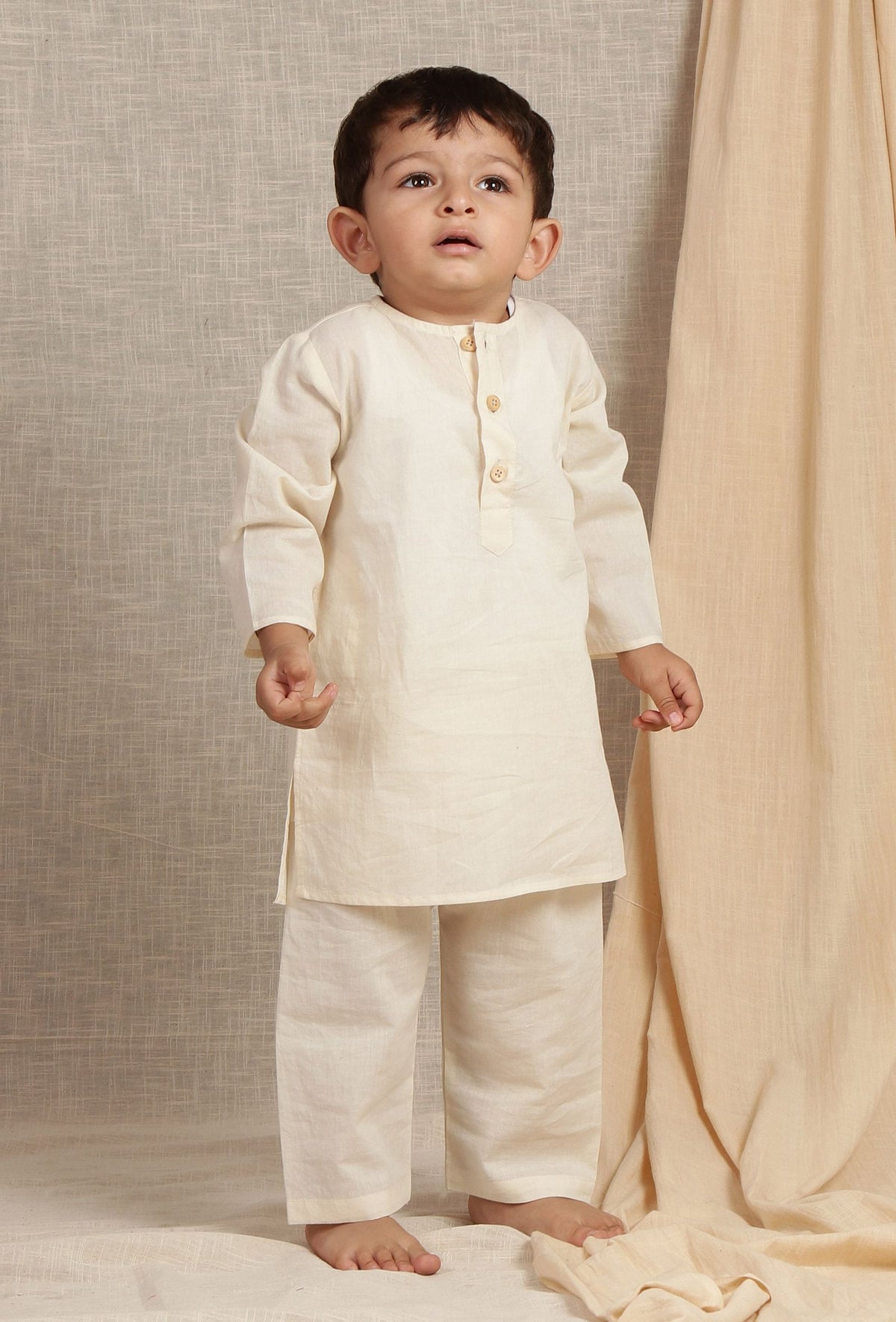 Set of 3: Angad Off-white Cotton Kurta, Pyjama & Beige Cream Kalamkari Nehru Jacket サイズ 0〜3か月