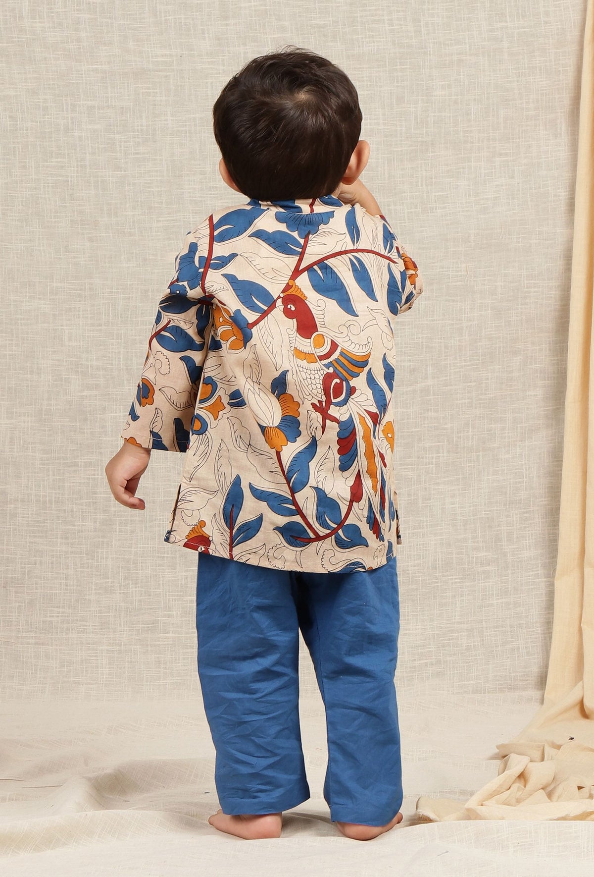 Set of 2: Aaron Beige Cream Kalamkari Printed Cotton Kurta & Blue Pyjama サイズ 0〜3か月
