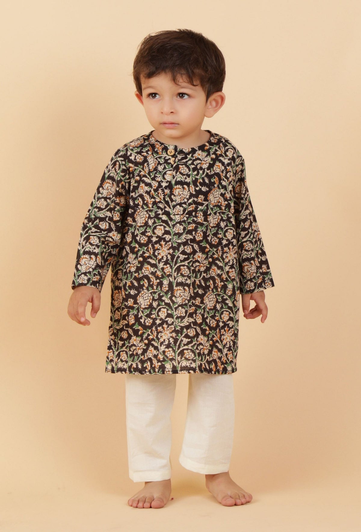 Set of 2: Kyan Black Kalamkari Printed Cotton Kurta & Off-White Pyjama サイズ 6〜9か月