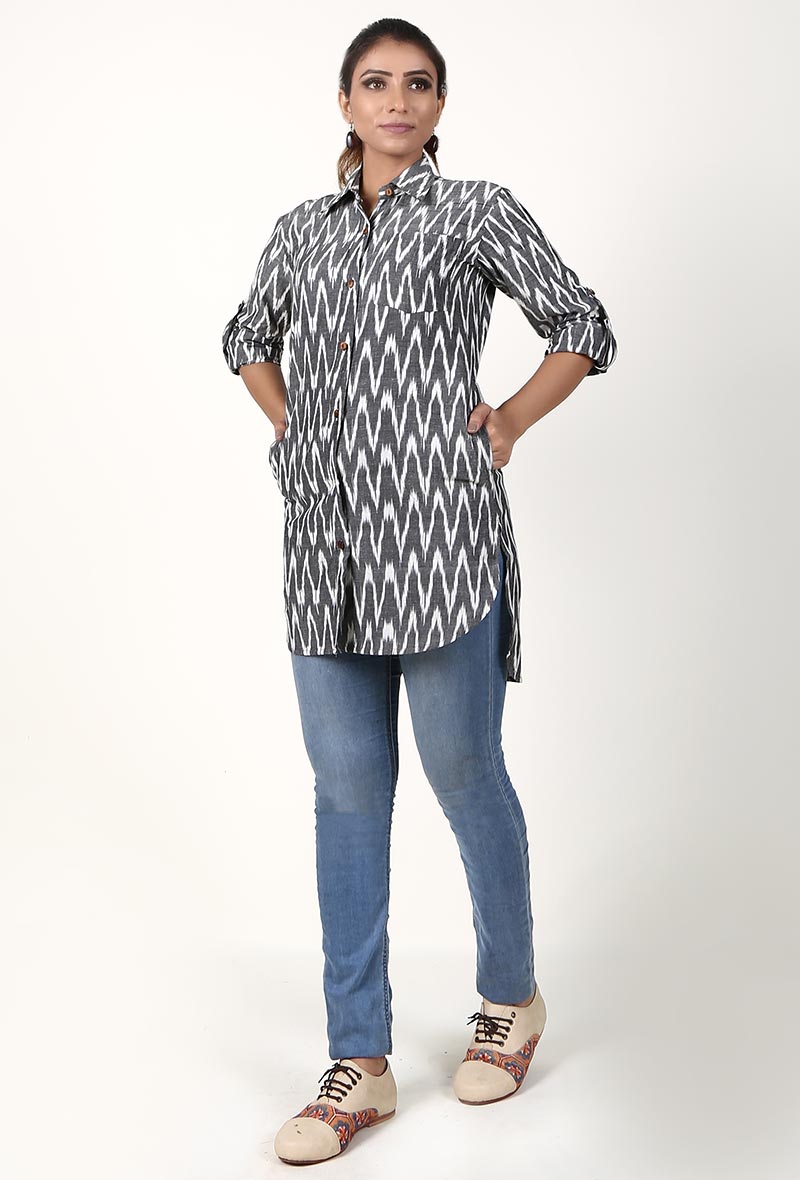 Grey And White Handloom Cotton Ikat Asymmetrical Shirt サイズ S