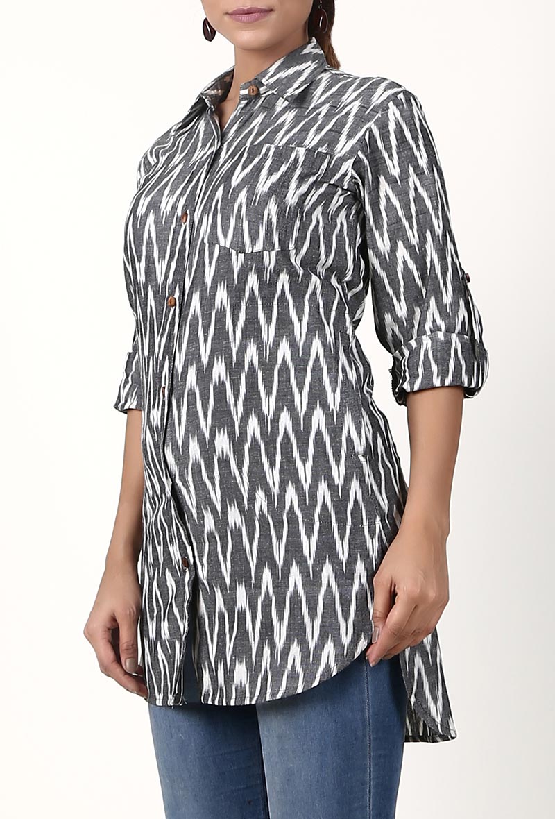 Grey And White Handloom Cotton Ikat Asymmetrical Shirt サイズ S