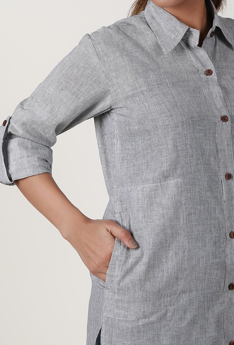 Light Grey Handloom Cotton Asymmetrical Shirt サイズ M