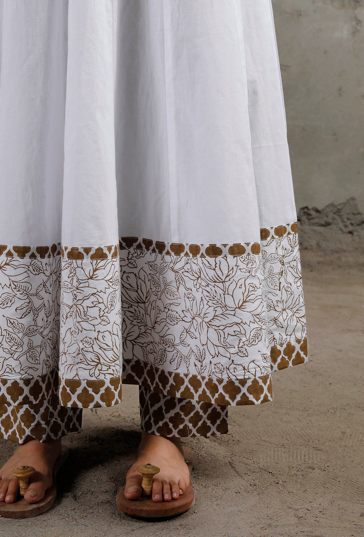Brown and White Long Cotton Kurta サイズ S